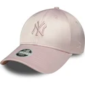 justerbar-rosa-bojd-keps-med-rosa-logotyp-for-dam-9forty-satin-new-york-yankees-mlb-fran-new-era