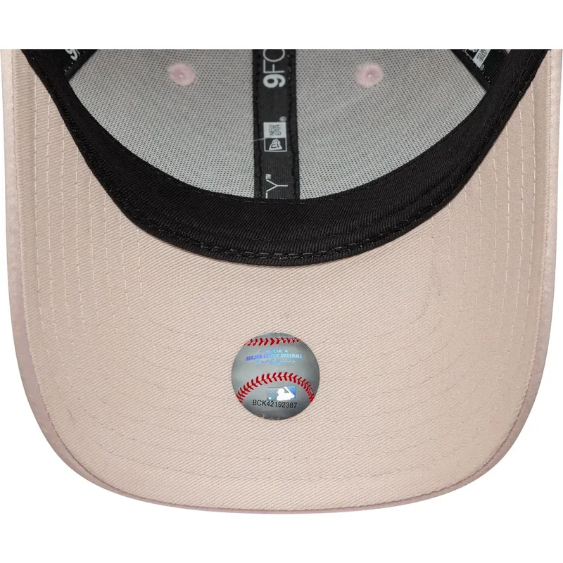 sapkak-ivelt-rozsaszin-allithato-pant-9forty-satin-new-york-yankees-mlb-new-era