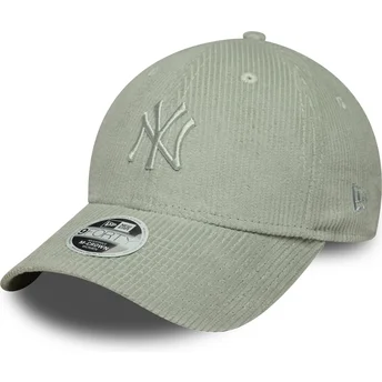 Gorra curva verde claro ajustable con logo verde para mujer 9FORTY M-Crown Pastel Cord de New York Yankees MLB de New Era