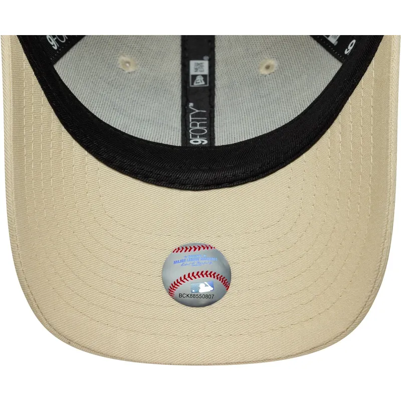 gorra-curva-beige-ajustable-para-nino-9forty-fruit-icon-de-new-york-yankees-mlb-de-new-era