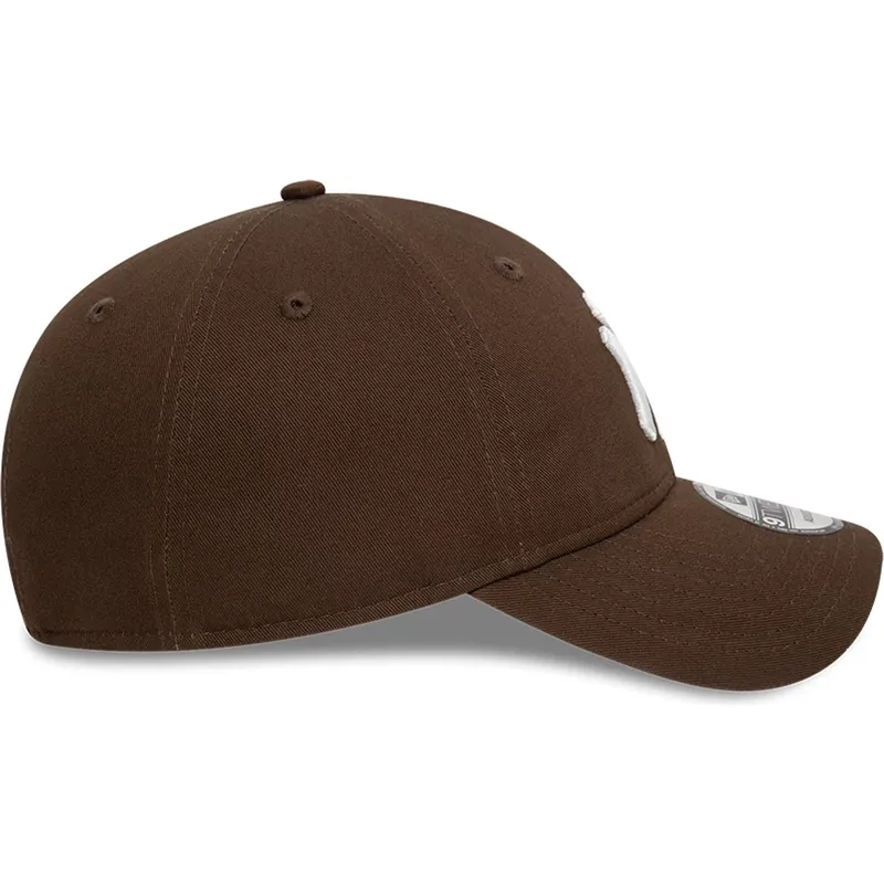 cap-ivelt-kafyav-reguliruema-lenta-9twenty-league-essential-new-york-yankees-mlb-new-era