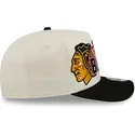 gorra-curva-beige-y-negra-snapback-9fifty-a-frame-classic-de-chicago-blackhawks-nhl-de-new-era