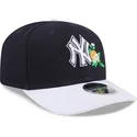 cap-ivelt-tmnosin-snapbek-9seventy-stretch-snap-flower-new-york-yankees-mlb-new-era