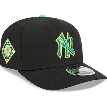 Gorra curva negra snapback 9SEVENTY Stretch Snap Saint Patrick's Day de New York Yankees MLB de New Era