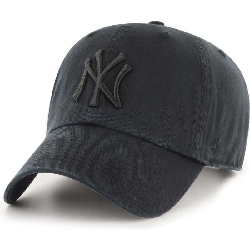 svart-bojd-justerbar-keps-med-svart-logotyp-clean-up-fran-new-york-yankees-mlb-av-47-brand