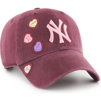 Böjd vinröd justerbar keps Clean Up Candy Heart från New York Yankees MLB av 47 Brand