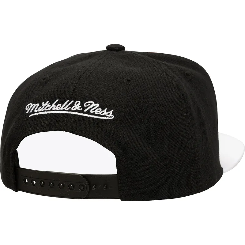 mitchell-ness-flat-brim-old-cut-chicago-bulls-nba-white-red-and-black-snapback-cap