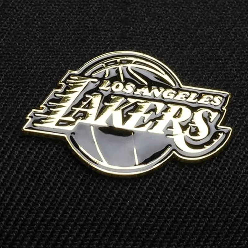 schwarze-gebogene-snapback-kappe-pinned-gold-pro-der-los-angeles-lakers-nba-von-mitchell-ness