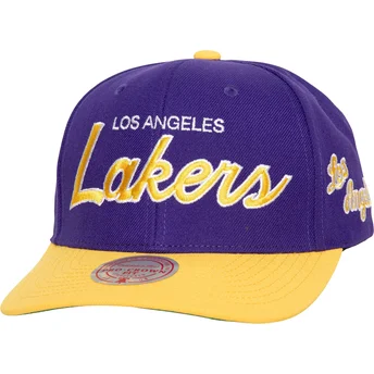 Violett och gul kurvad keps snapback Team Script 2.0 Pro från Los Angeles Lakers NBA av Mitchell & Ness