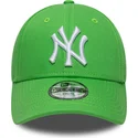 grune-gebogene-verstellbare-kappe-fur-kinder-9forty-essential-von-new-york-yankees-mlb-von-new-era