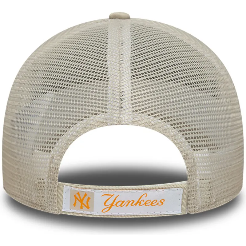 beige-justerbar-trucker-keps-med-orange-logotyp-for-barn-9forty-homefield-new-york-yankees-mlb-fran-new-era