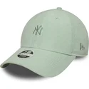 grune-gebogene-verstellbare-damenkappe-9forty-mini-cord-der-new-york-yankees-mlb-von-new-era