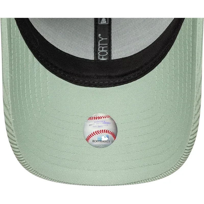 gorra-curva-verde-ajustable-para-mujer-9forty-mini-cord-de-new-york-yankees-mlb-de-new-era