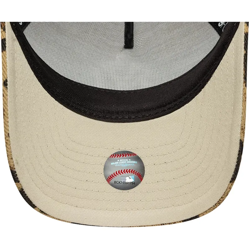 cap-ivelt-leopard-snapbek-9forty-m-crown-a-frame-leopard-new-york-yankees-mlb-new-era
