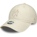 bojd-beige-justerbar-keps-med-beige-logotyp-for-dam-9twenty-midi-linen-fran-new-york-yankees-mlb-av-new-era