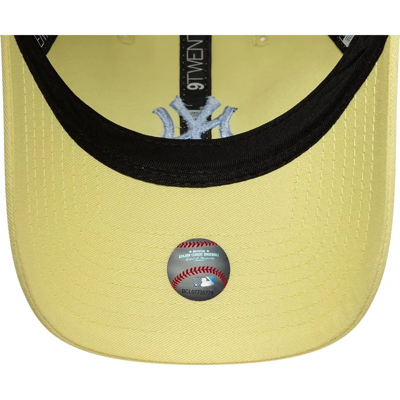 gelbe-gebogene-verstellbare-damenkappe-9twenty-league-essential-midi-der-new-york-yankees-mlb-von-new-era