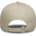 beige-justerbar-kurvad-keps-med-gron-logotyp-for-dam-9forty-league-essential-fran-los-angeles-dodgers-mlb-av-new-era
