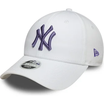 Vit justerbar kurvad keps med lila logotyp för dam 9FORTY League Essential från New York Yankees MLB av New Era