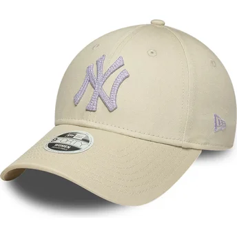 Gorra curva beige ajustable para mujer 9FORTY Metallic de New York Yankees MLB de New Era