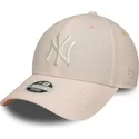 hellrosa-gebogene-verstellbare-damenkappe-9forty-linen-der-new-york-yankees-mlb-von-new-era