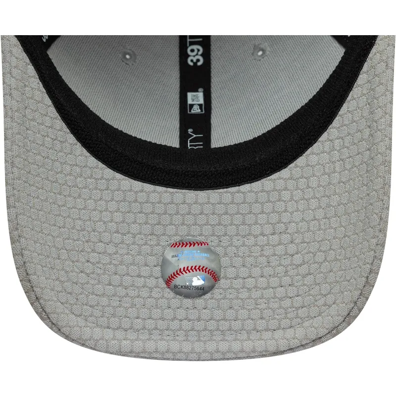 sapkak-ivelt-szurke-illesztett-39thirty-stretch-mesh-new-york-yankees-mlb-new-era