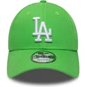 ljusgron-justerbar-kurvad-keps-med-vit-logotyp-9forty-league-essential-fran-los-angeles-dodgers-mlb-av-new-era