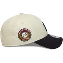 gorra-curva-beige-y-azul-marino-ajustable-con-logo-azul-marino-9forty-world-series-de-new-york-yankees-mlb-de-new-era