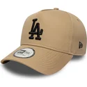 gorra-curva-marron-snapback-con-logo-negro-e-frame-league-essential-de-los-angeles-dodgers-mlb-de-new-era