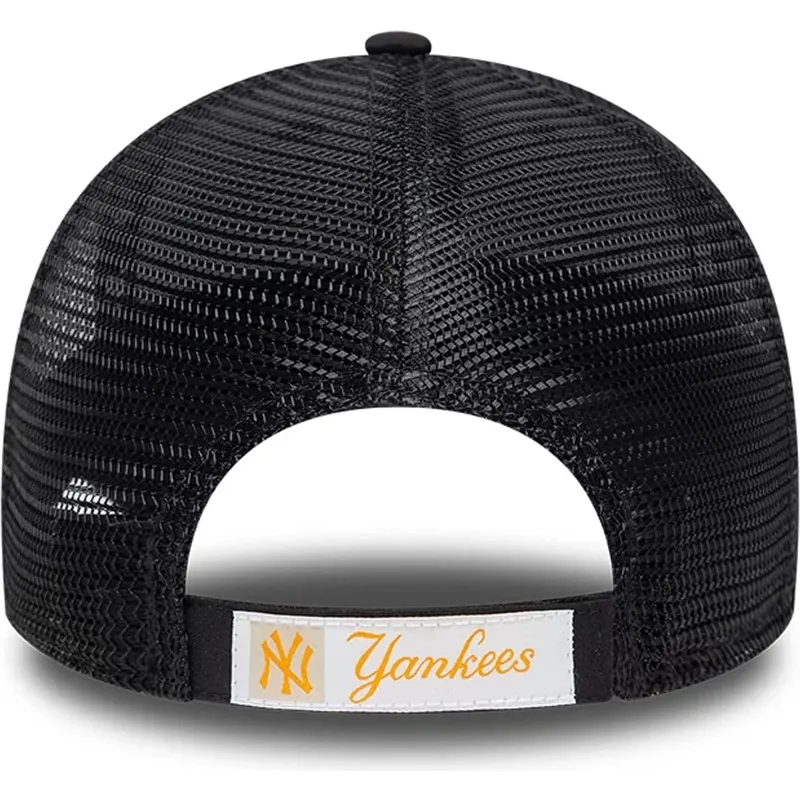 justerbar-marinbla-truckerkeps-med-orange-logotyp-9forty-homefield-midi-fran-new-york-yankees-mlb-av-new-era