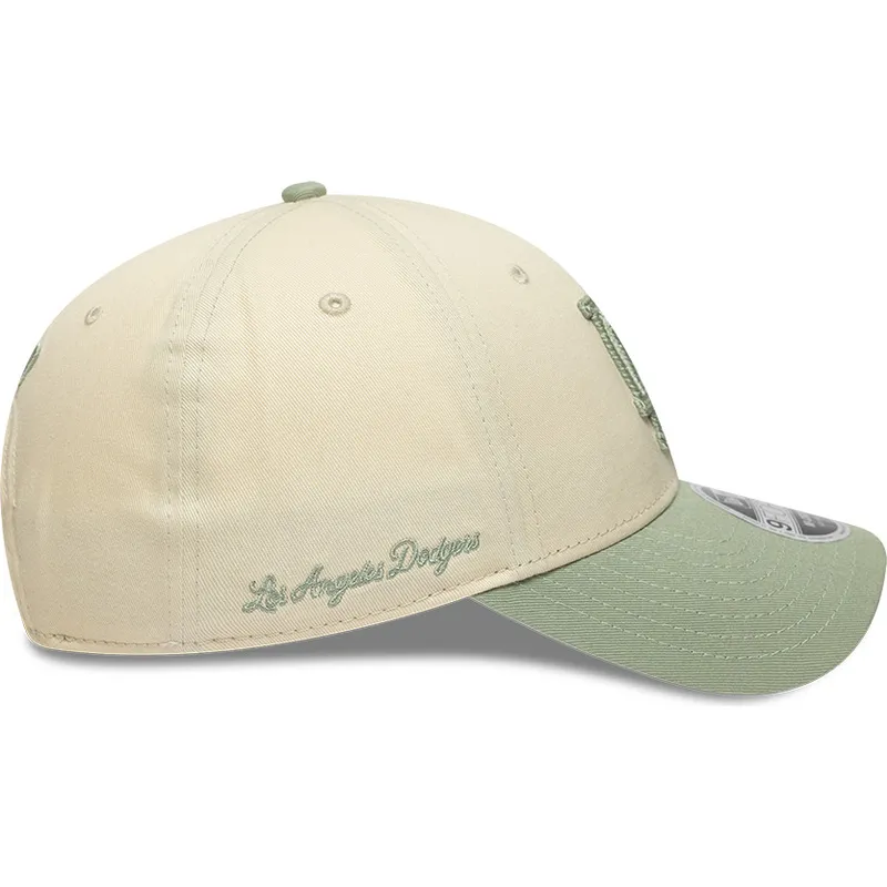 beige-och-gron-kurvad-keps-snapback-med-gront-9forty-m-crown-side-script-logotyp-fran-los-angeles-dodgers-mlb-av-new-era