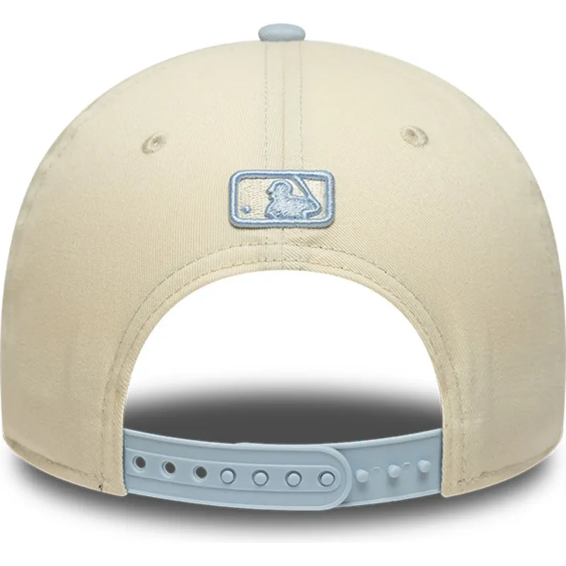 cap-ivelt-bezhov-snapbek-9forty-m-crown-side-script-new-york-yankees-mlb-new-era