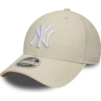 Beige gebogene Snapback-Kappe 9FORTY M-Crown Linen der New York Yankees MLB von New Era