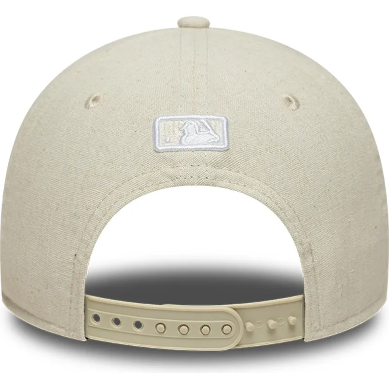 new-era-curved-brim-9forty-m-crown-linen-new-york-yankees-mlb-beige-snapback-cap