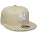 new-era-flat-brim-white-logo-9fifty-league-essential-new-york-yankees-mlb-beige-snapback-cap