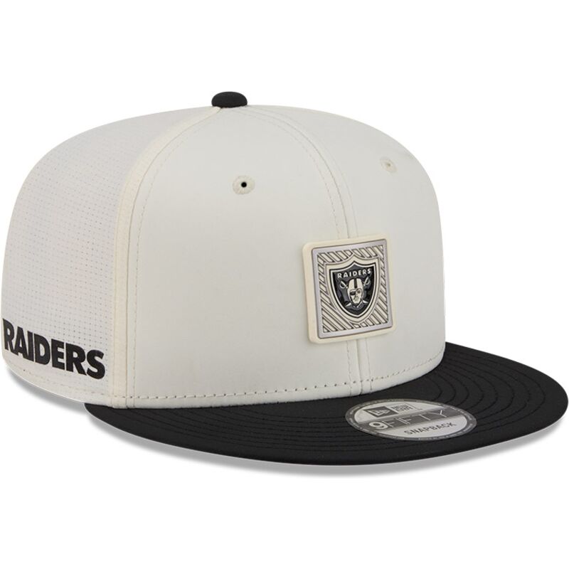 beige-und-schwarze-flache-snapback-kappe-9fifty-training-pack-2026-der-las-vegas-raiders-nfl-von-new-era