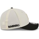 beige-und-schwarze-gebogene-snapback-kappe-9forty-m-crown-training-pack-2026-der-las-vegas-raiders-nfl-von-new-era