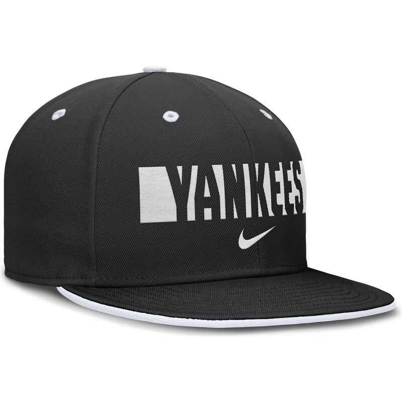 schwarze-flache-kappe-verstellbar-primetime-dri-fit-true-structured-round-bill-von-new-york-yankees-mlb-von-nike