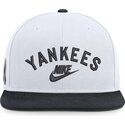 weisse-und-marineblaue-flache-snapback-kappe-cooperstown-dri-fit-pro-structured-square-bill-von-new-york-yankees-mlb-von-nike