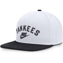 sapkak-lapos-feher-snapback-cooperstown-dri-fit-pro-structured-square-bill-new-york-yankees-mlb-nike