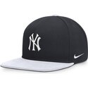 marineblaue-und-weisse-flache-snapback-kappe-dri-fit-pro-structured-square-bill-von-new-york-yankees-mlb-von-nike