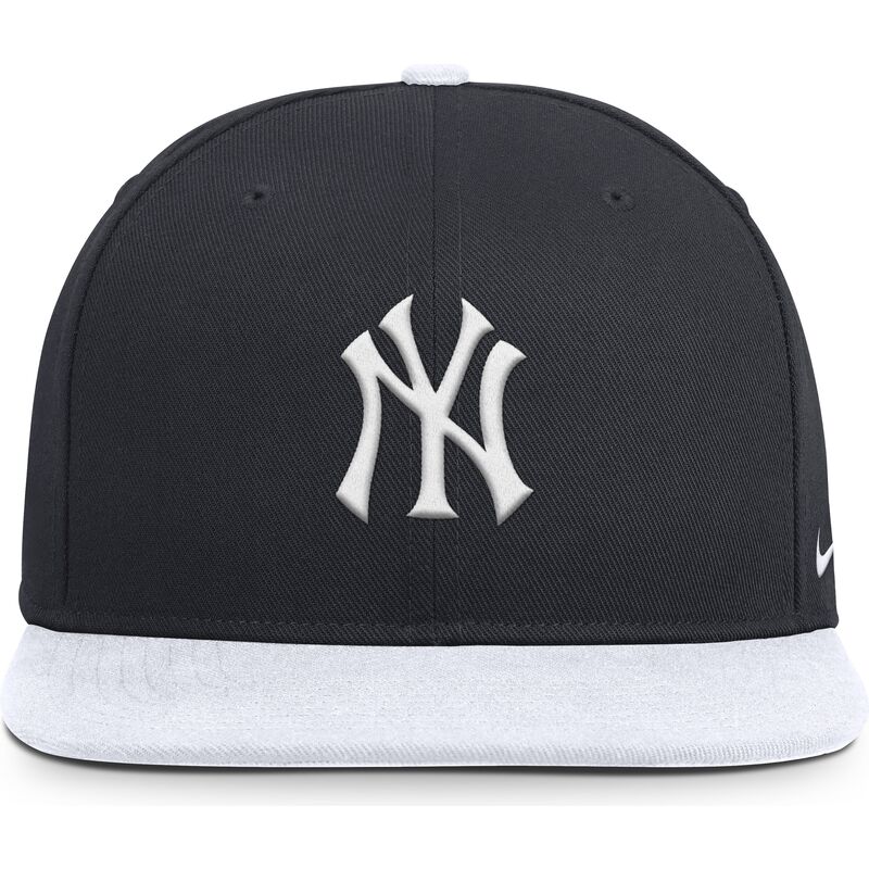 marineblaue-und-weisse-flache-snapback-kappe-dri-fit-pro-structured-square-bill-von-new-york-yankees-mlb-von-nike marineblaue-und-weisse-flache-snapback-kappe-dri-fit-pro-structured-square-bill-von-new-york-yankees-mlb-von-nike