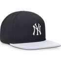marineblaue-und-weisse-flache-snapback-kappe-dri-fit-pro-structured-square-bill-von-new-york-yankees-mlb-von-nike