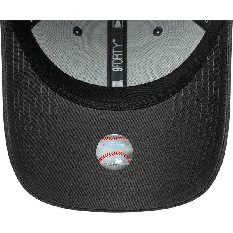sapkak-ivelt-szurke-allithato-9forty-metallic-outline-new-york-yankees-mlb-new-era