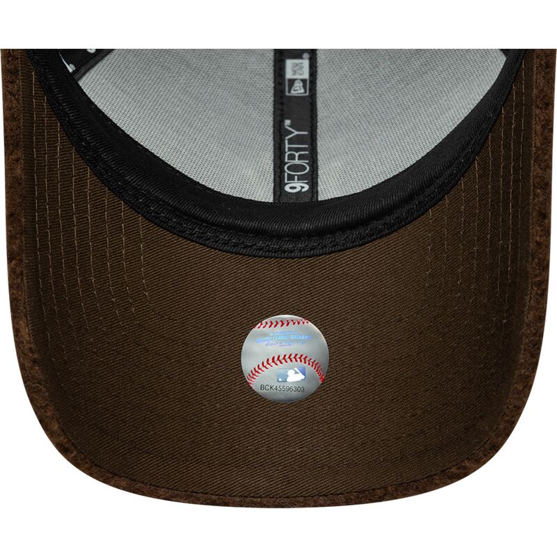 sapkak-ivelt-barna-snapback-9forty-winter-borg-new-york-yankees-mlb-new-era sapkak-ivelt-barna-snapback-9forty-winter-borg-new-york-yankees-mlb-new-era