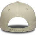 sapkak-ivelt-bezs-snapback-dorado-e-frame-metallic-outline-new-york-yankees-mlb-new-era
