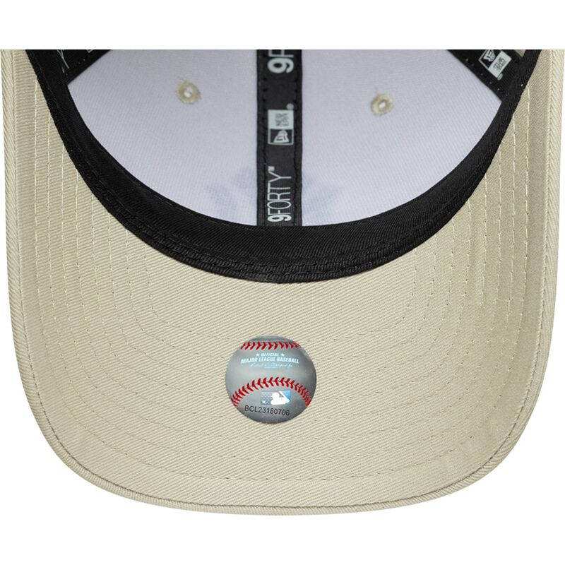 sapkak-ivelt-bezs-snapback-9forty-m-crown-new-york-yankees-mlb-new-era sapkak-ivelt-bezs-snapback-9forty-m-crown-new-york-yankees-mlb-new-era