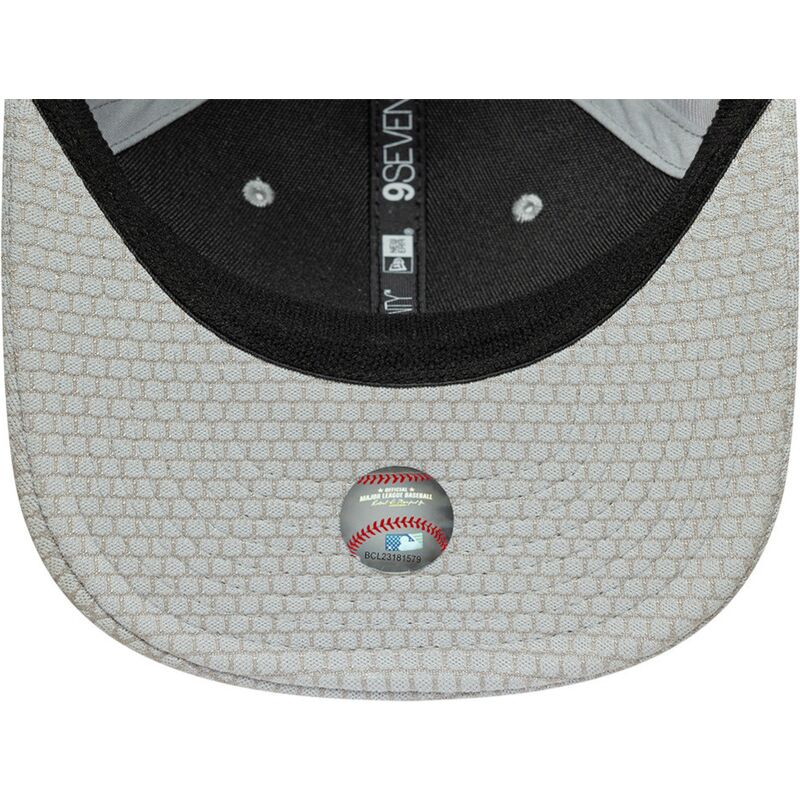 sapkak-ivelt-szurke-snapback-9seventy-stretch-snap-mesh-flawless-new-york-yankees-mlb-new-era