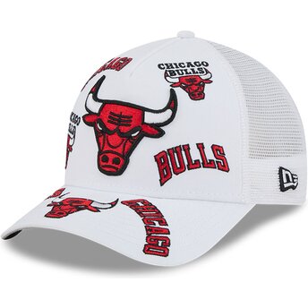 Sapkák ívelt fehér snapback 9FORTY M-Crown A Frame All Over Chicago Bulls NBA New Era