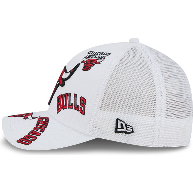 sapkak-ivelt-feher-snapback-9forty-m-crown-a-frame-all-over-chicago-bulls-nba-new-era