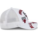 sapkak-ivelt-feher-snapback-9forty-m-crown-a-frame-all-over-chicago-bulls-nba-new-era